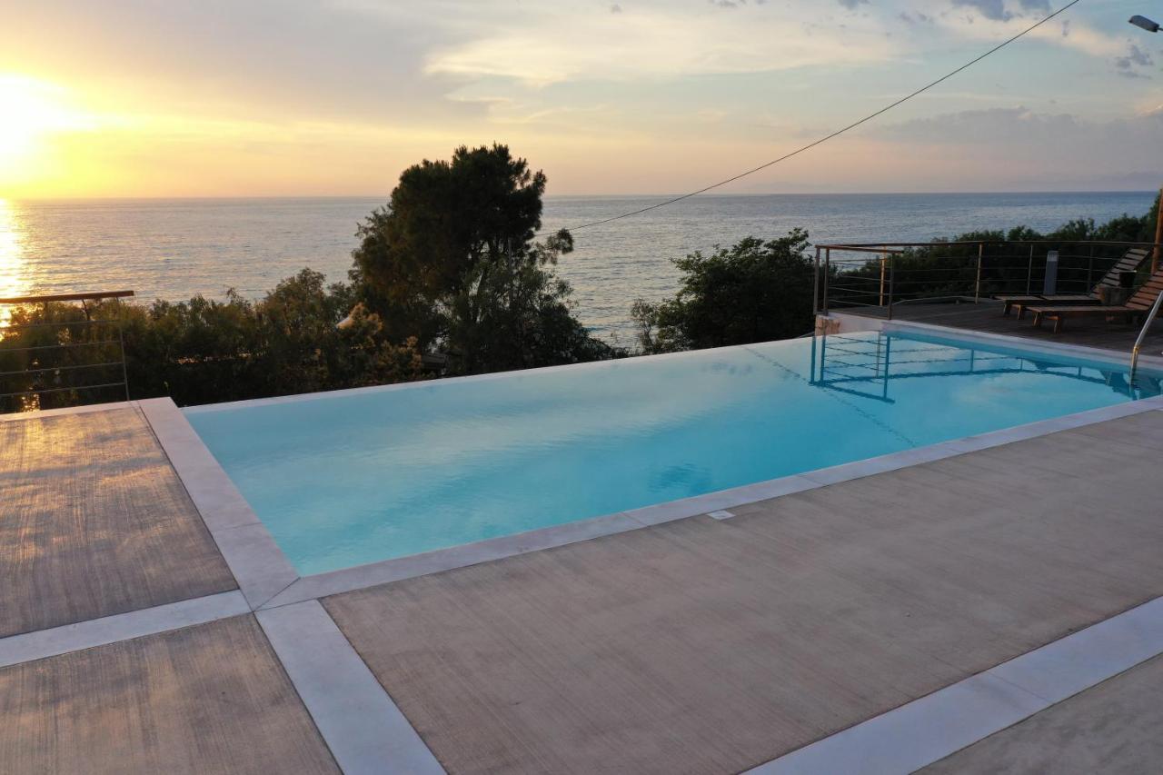 Capro - Milos Bay Villas Áyios Nikítas Exterior photo